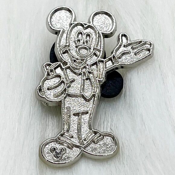 🔮‎ 5/$25 Disney Pin Traders Icons Downtown Disney Mickey Mouse Chaser Pin - Picture 1 of 3